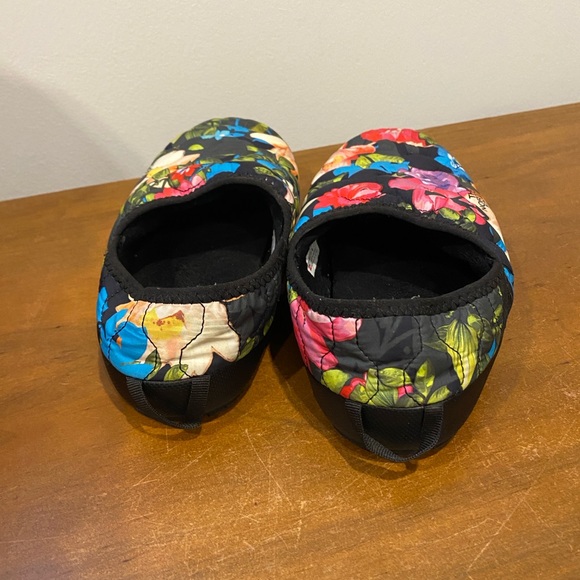 The North Face Quilted Slippers - Black and Multicolor - Picture 3 of 5